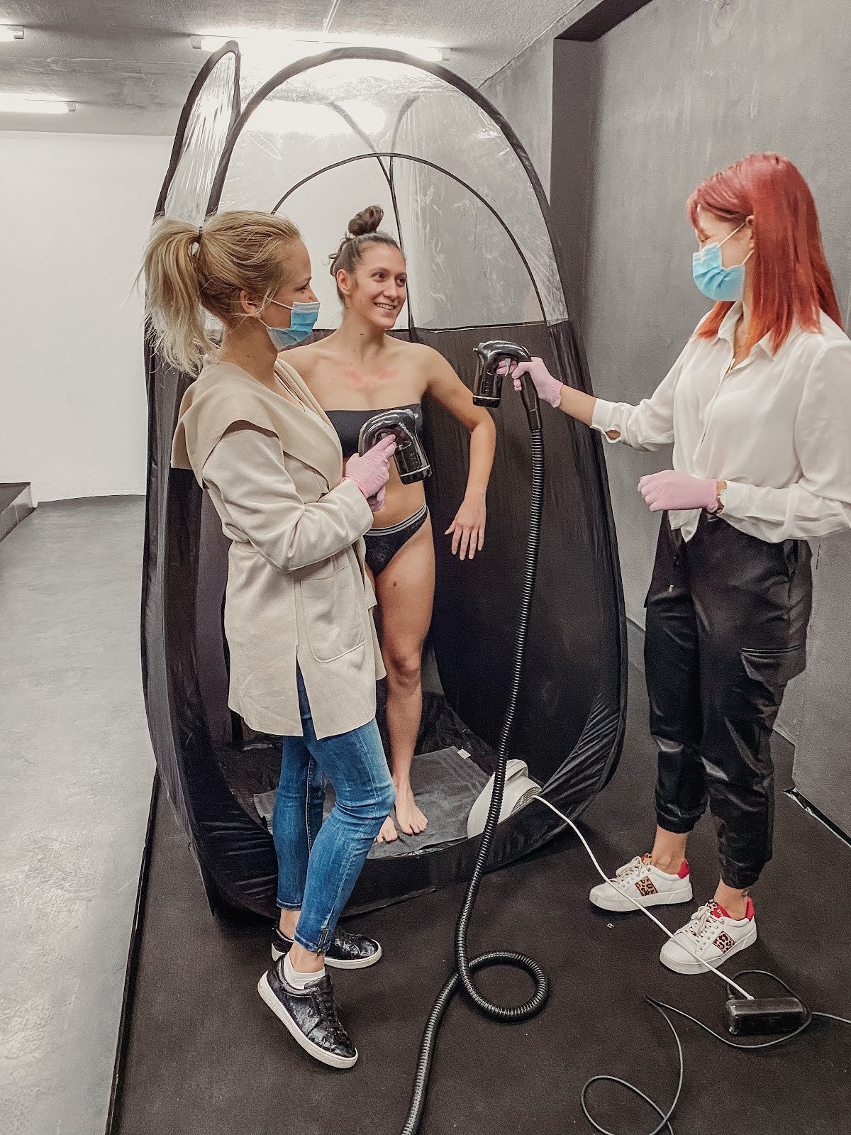 Izobraževanje izvajalk za profesionalni spray tan